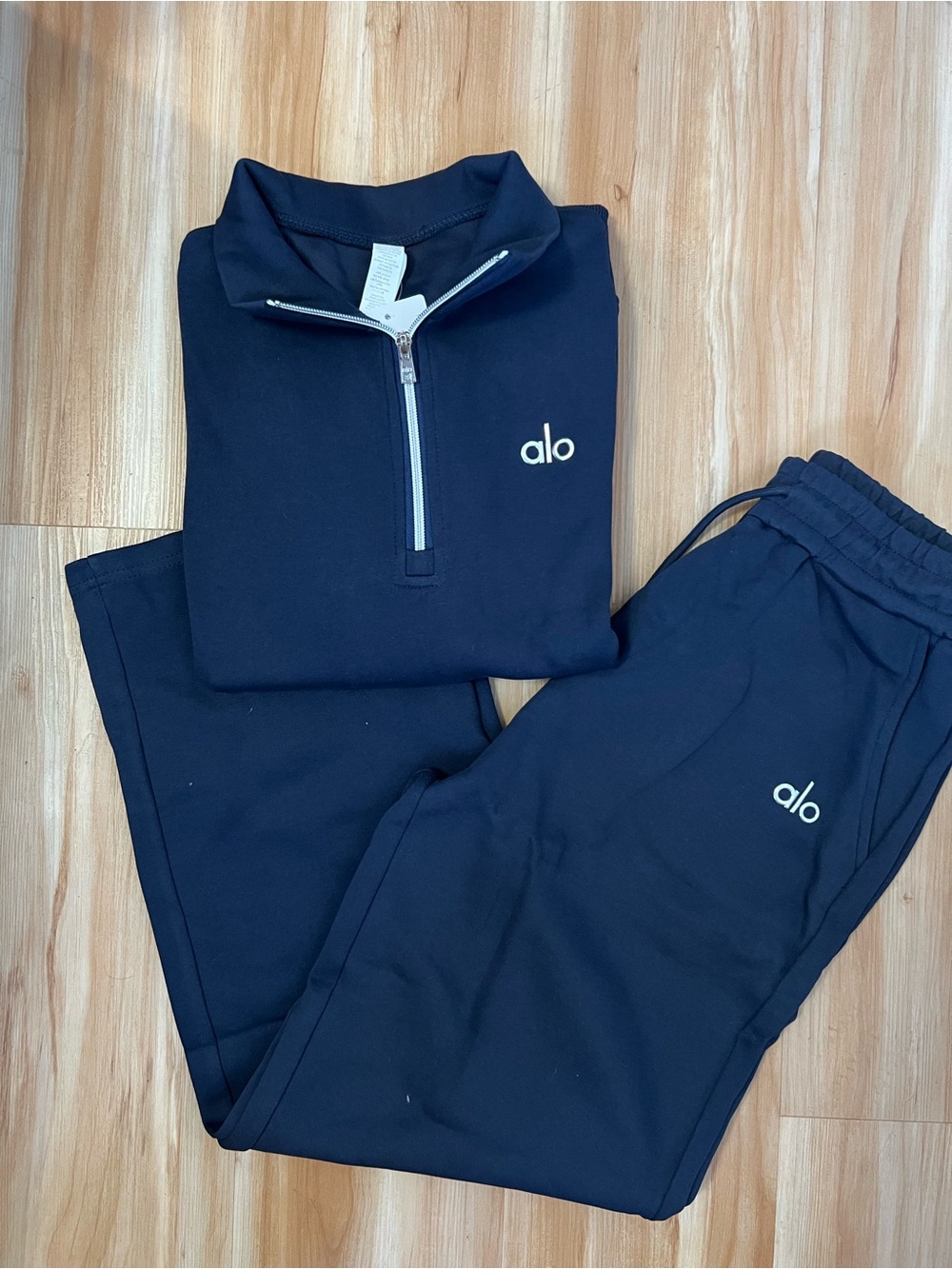 ALO Yoga Navy Half-Zip Pullover & Jogger Set - Picture 5 of 5